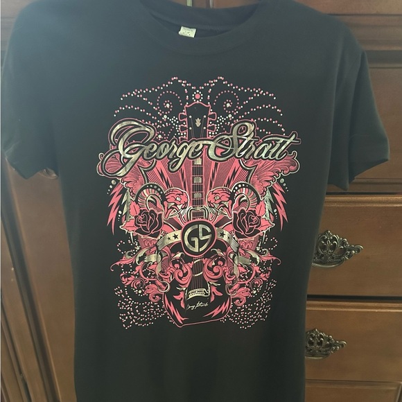George StraightBlack and Pink Graphic Women’s Shirt. - Picture 2 of 7